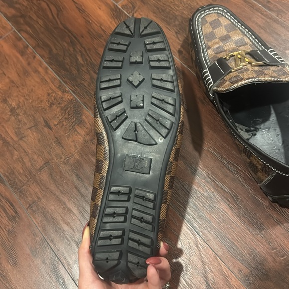 Authentic LV shoes - Picture 4 of 5